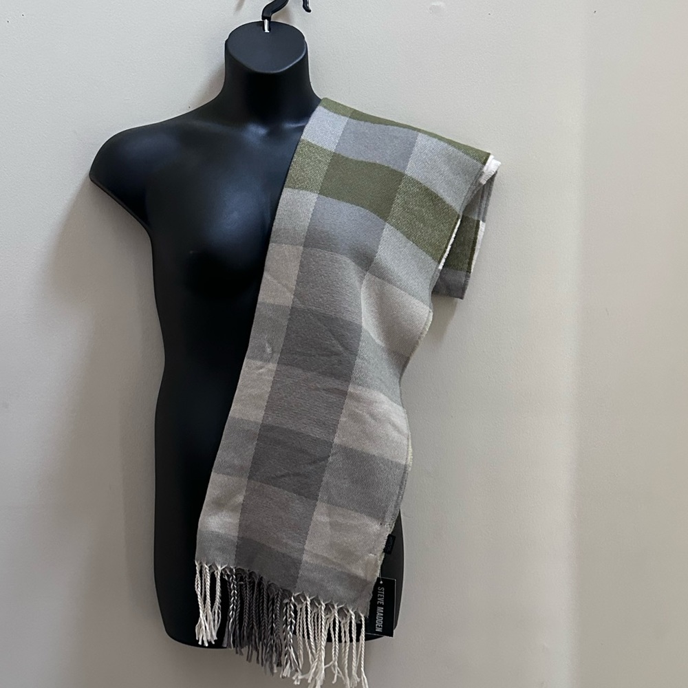 STEVE MADDEN BLANKET SCARF